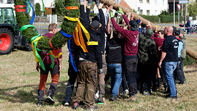 Kerwabaum aufstellen - Falkendorfer Kerwa 2024